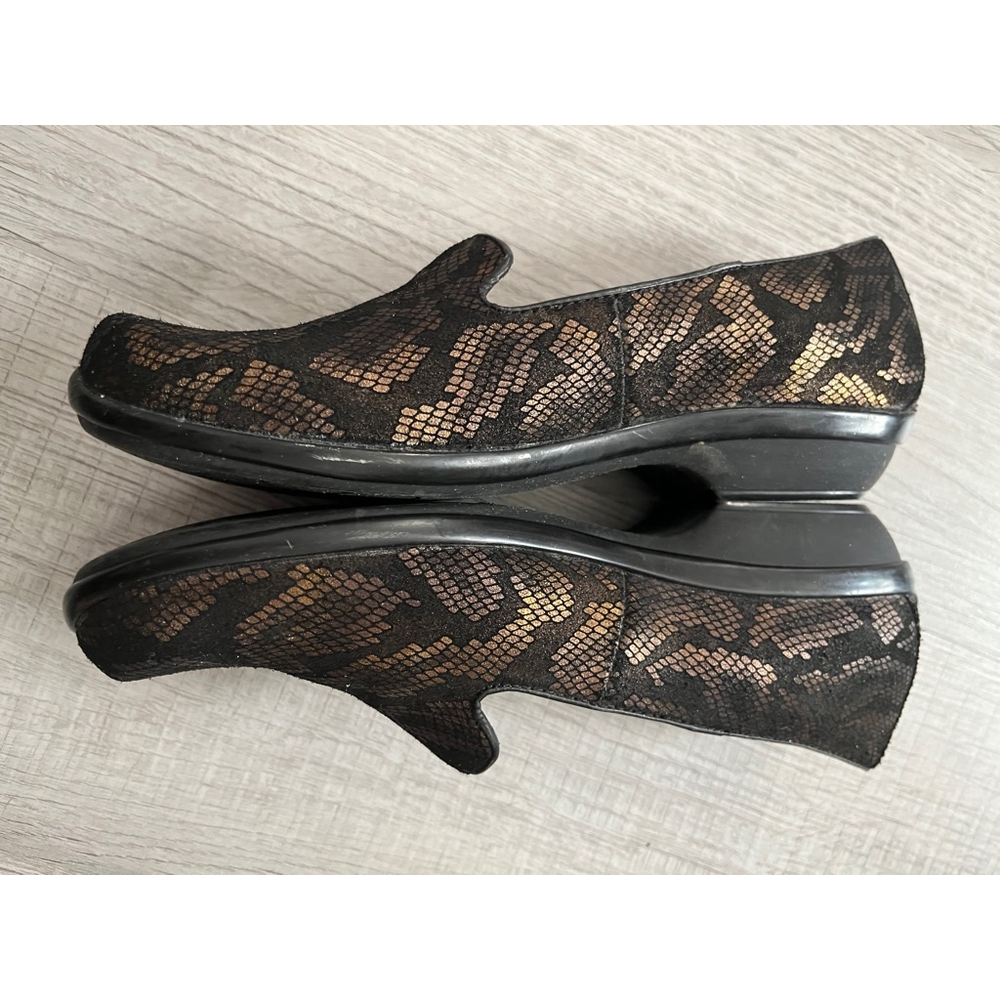 Dansko Olivia bronze snake leather loafers size 7 - Picture 3 of 11